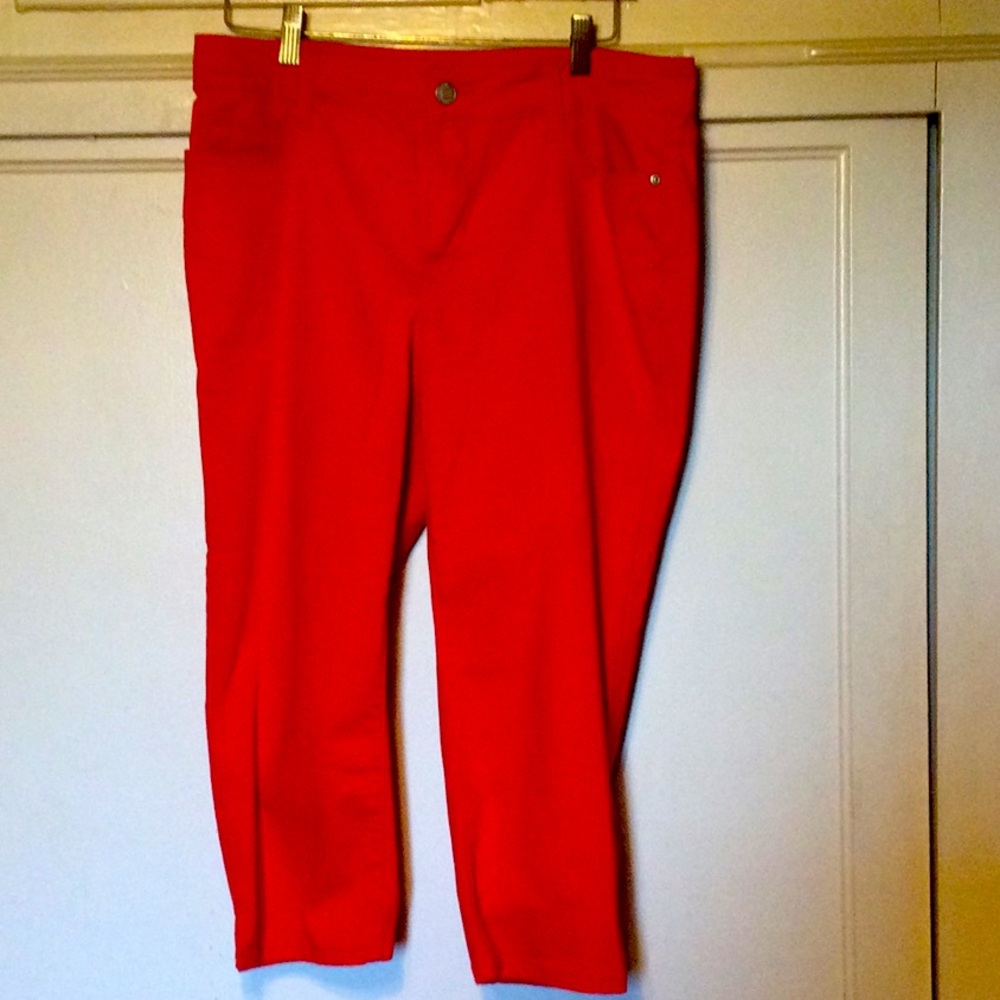 Red capris